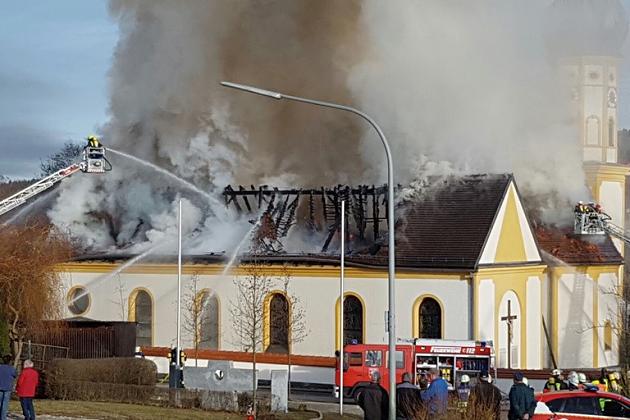 kirche-brennt12